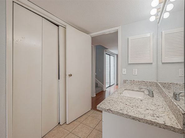 9809 Richmond Avenue C8, Houston TX 77042