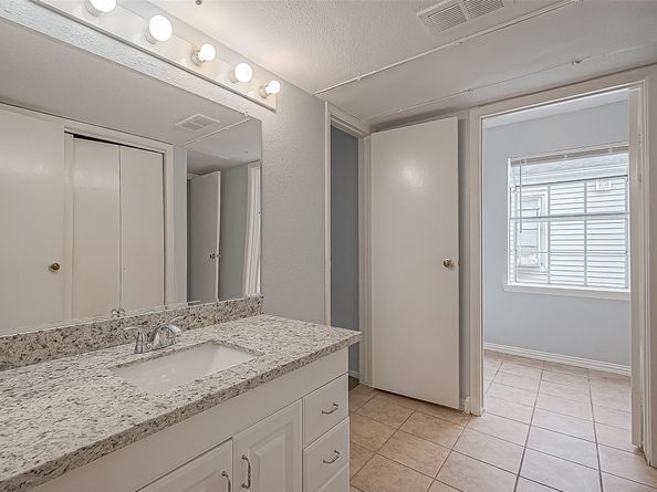 9809 Richmond Avenue C8, Houston TX 77042