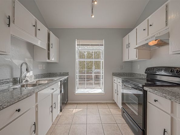 9809 Richmond Avenue C8, Houston TX 77042