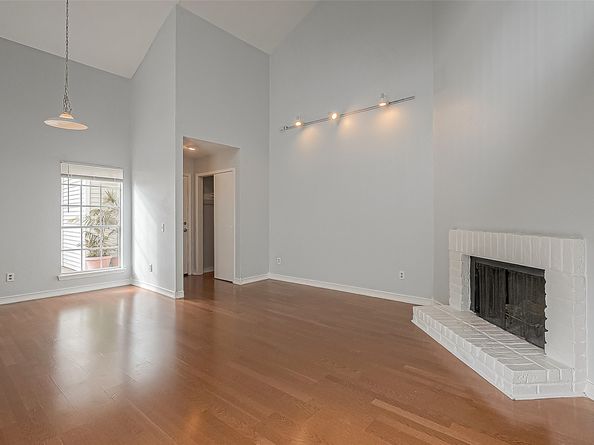 9809 Richmond Avenue C8, Houston TX 77042