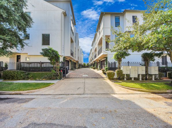 1831 Dart Street, Houston TX 77007