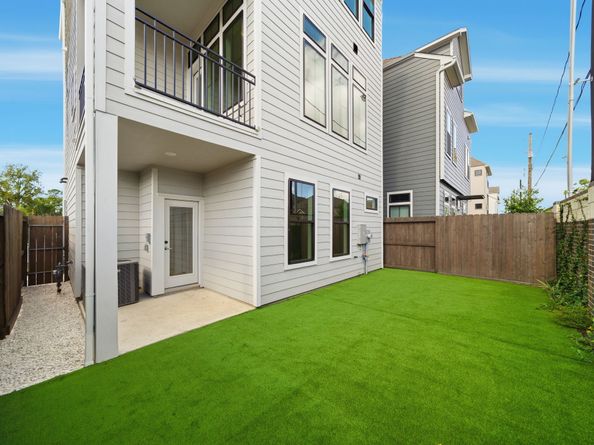 1704 Sedola Lane, Houston TX 77055