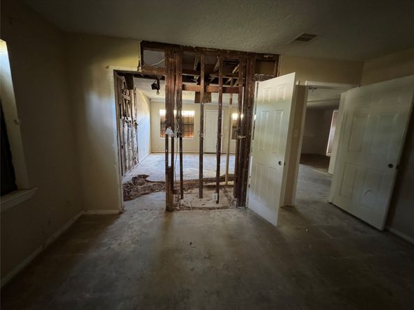 6111 Westover Street, Houston TX 77033