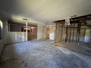 6111 Westover Street, Houston TX 77033