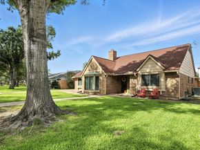 2910 Riata Lane, Houston TX 77043