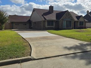 2910 Riata Lane, Houston TX 77043