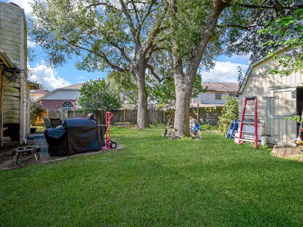 13739 Sablebend Lane, Houston TX 77014