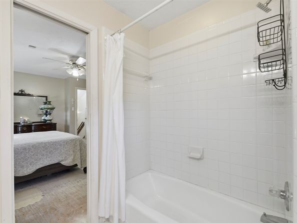 5125 Nina Lee Lane, Houston TX 77092