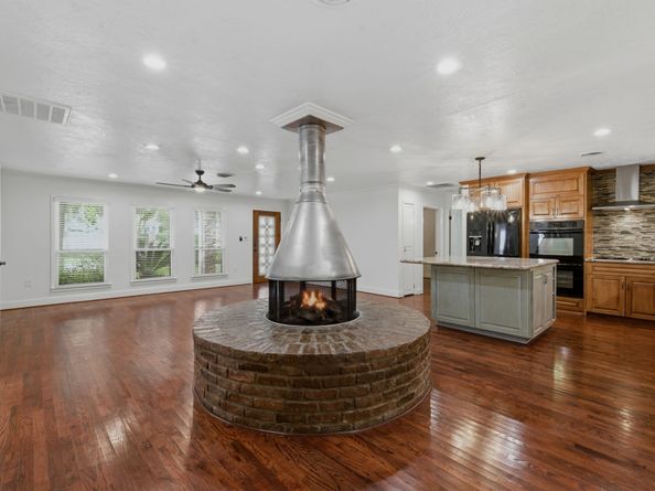 1320 Woodvine Drive, Houston TX 77055