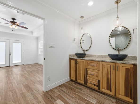 1320 Woodvine Drive, Houston TX 77055