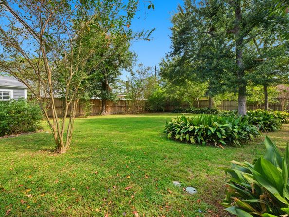 1320 Woodvine Drive, Houston TX 77055