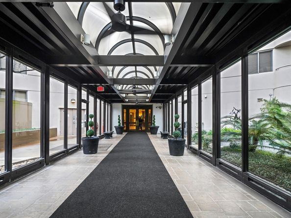 3525 Sage Road 1315, Houston TX 77056