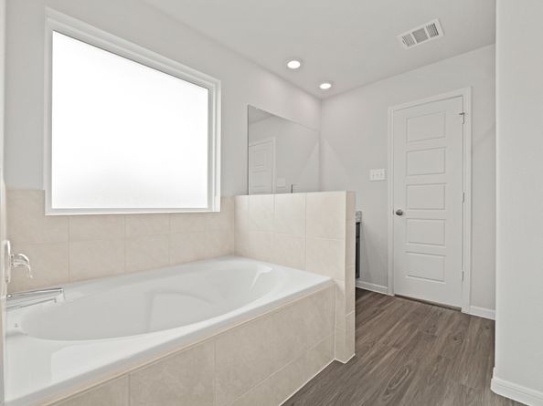 2206 Thorpe Grove Court, Houston TX 77090
