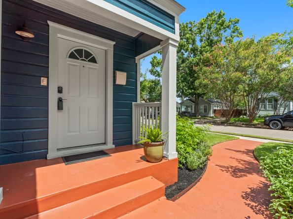 1102 Winston Street, Houston TX 77009