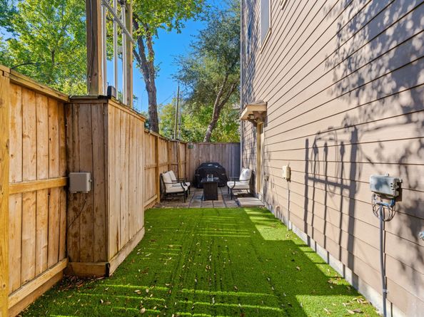 2503 Maxroy Street, Houston TX 77007