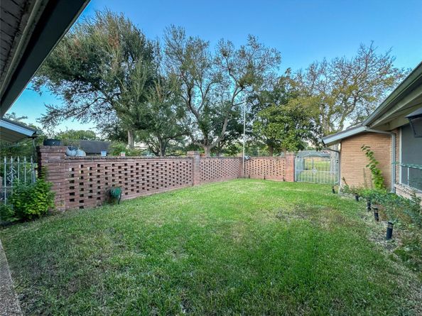 5126 Berry Creek Drive, Houston TX 77017