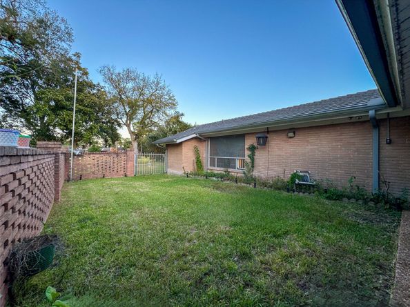 5126 Berry Creek Drive, Houston TX 77017