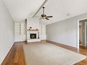 3407 South Briar Knoll Drive, Houston TX 77082