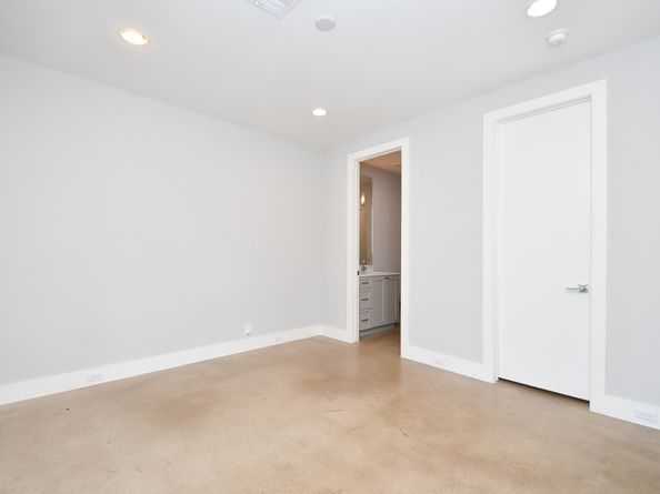 818 Knox Street, Houston TX 77007