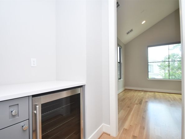 818 Knox Street, Houston TX 77007