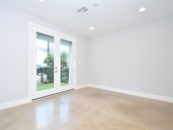 818 Knox Street, Houston TX 77007