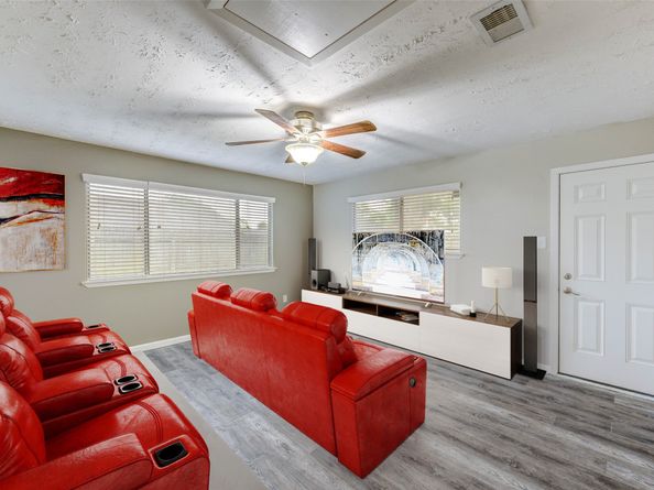 17043 Coachmaker Drive, Friendswood TX 77546
