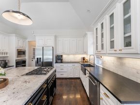 10 E Lakemist Circle, The Woodlands TX 77381