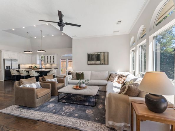 10 E Lakemist Circle, The Woodlands TX 77381