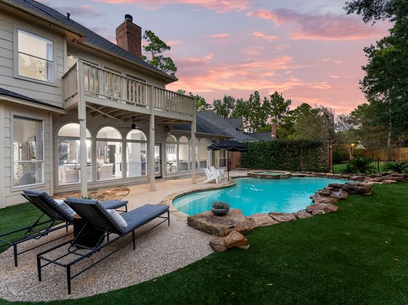 10 E Lakemist Circle, The Woodlands TX 77381