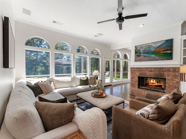 10 E Lakemist Circle, The Woodlands TX 77381