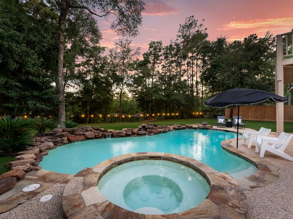 10 E Lakemist Circle, The Woodlands TX 77381