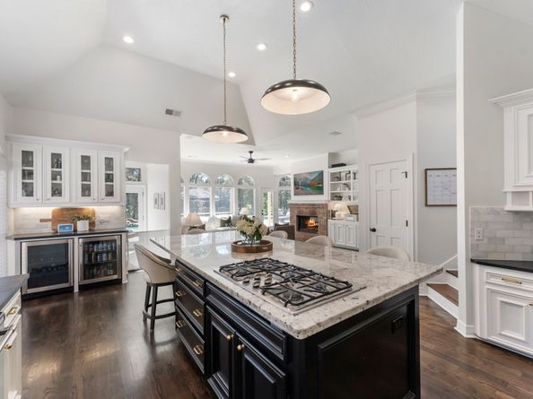 10 E Lakemist Circle, The Woodlands TX 77381