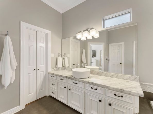 10 E Lakemist Circle, The Woodlands TX 77381