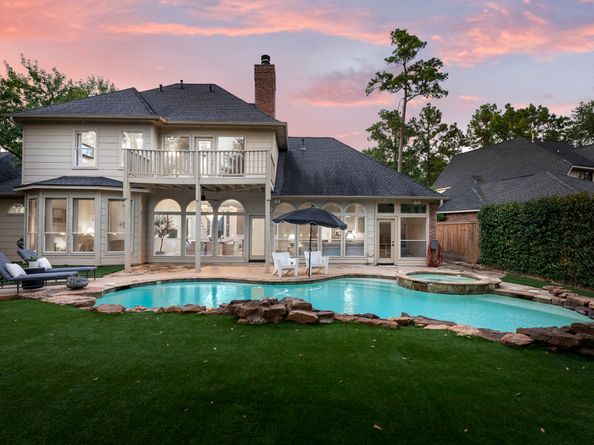 10 E Lakemist Circle, The Woodlands TX 77381