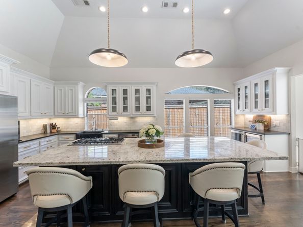 10 E Lakemist Circle, The Woodlands TX 77381