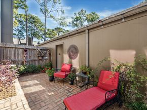 701 Bering Drive 402, Houston TX 77057