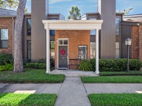 701 Bering Drive 402, Houston TX 77057