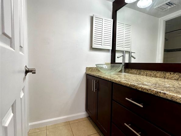 3525 Sage Road 1406, Houston TX 77056