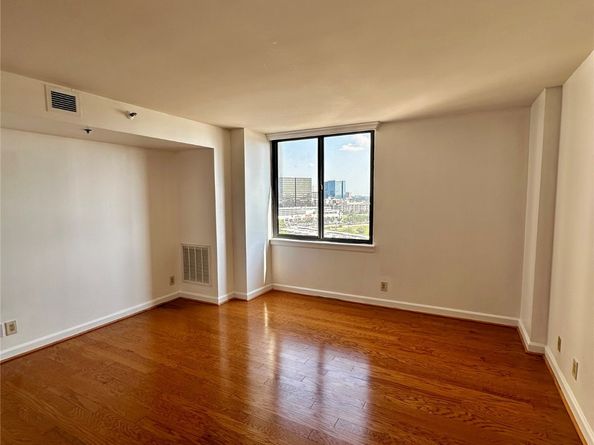 3525 Sage Road 1406, Houston TX 77056