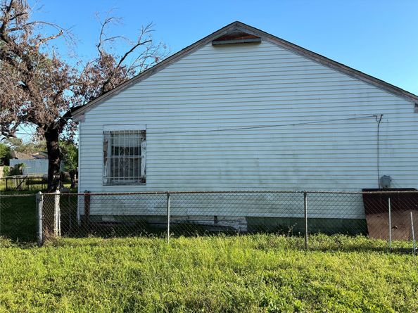 1103 Hoffman Street, Houston TX 77020