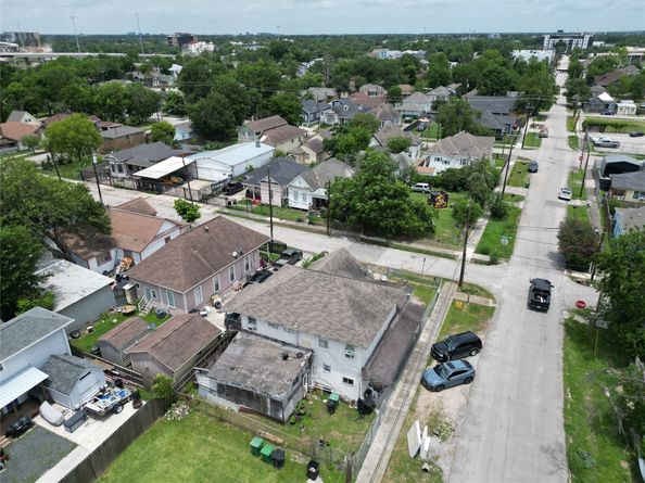 418 Bishop Street, Houston TX 77009