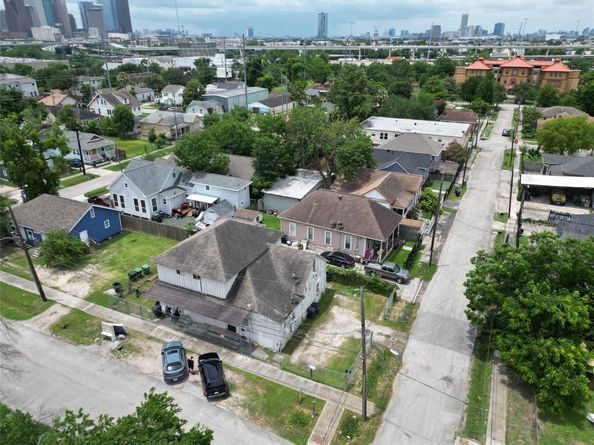 418 Bishop Street, Houston TX 77009