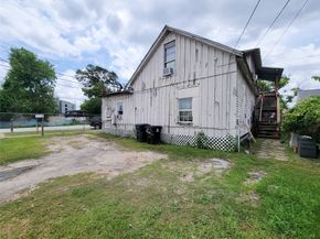 418 Bishop Street, Houston TX 77009