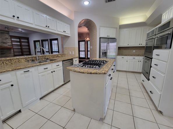 10 Dovewood Place, The Woodlands TX 77381