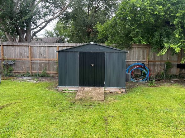 8823 Shadow Crest Street, Houston TX 77074