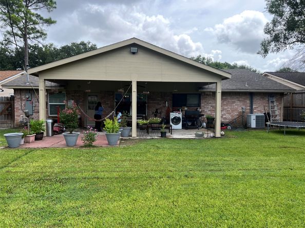8823 Shadow Crest Street, Houston TX 77074