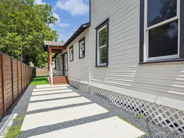1204 Studewood Street, Houston TX 77008