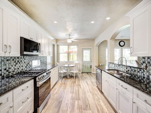 10 E Misty Dawn Drive, The Woodlands TX 77385