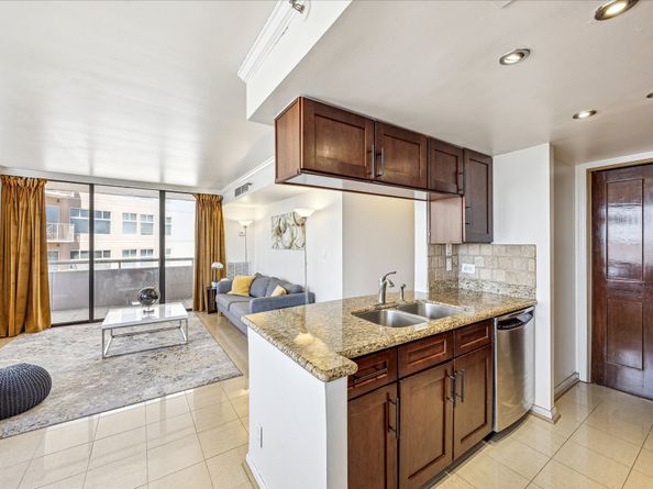 3525 Sage Road 1010, Houston TX 77056