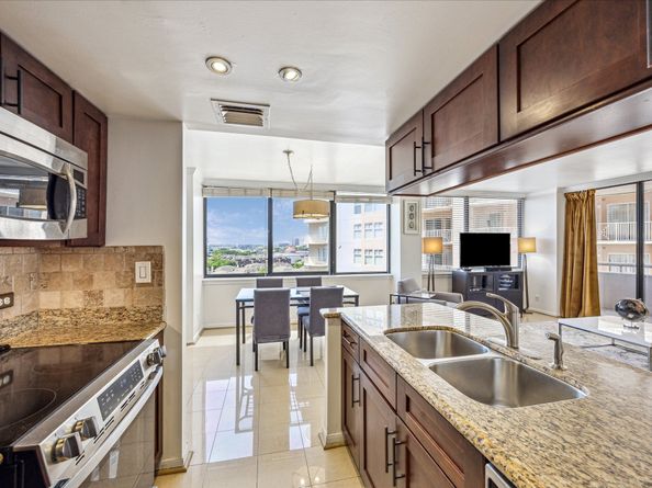3525 Sage Road 1010, Houston TX 77056
